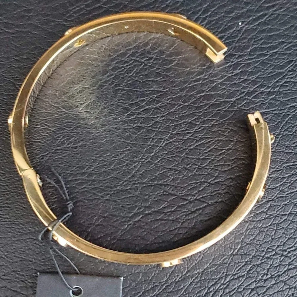 Kate Spade New York Spot the Spade Cut Out Hinged Bangle Gold Plate NWT - Picture 8 of 9